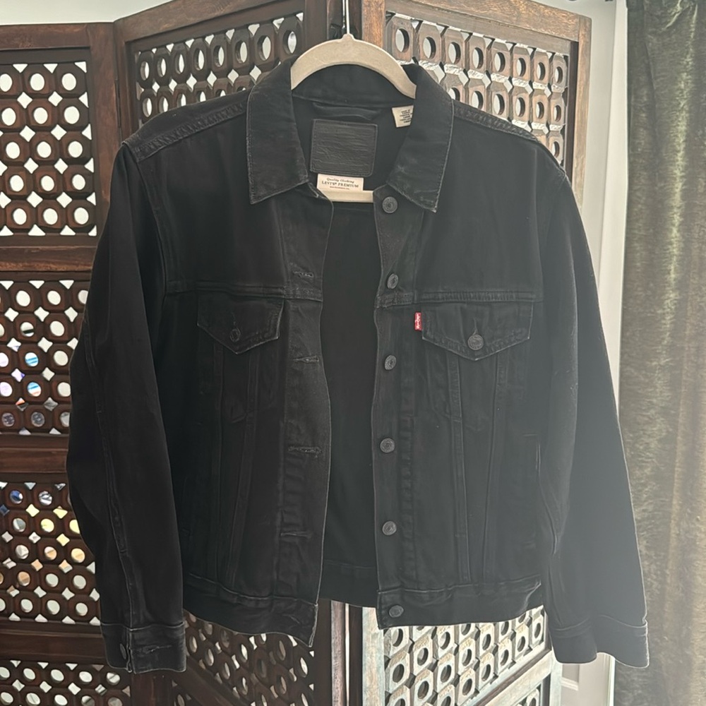 LEVIS BLACK DENIM JACKET
